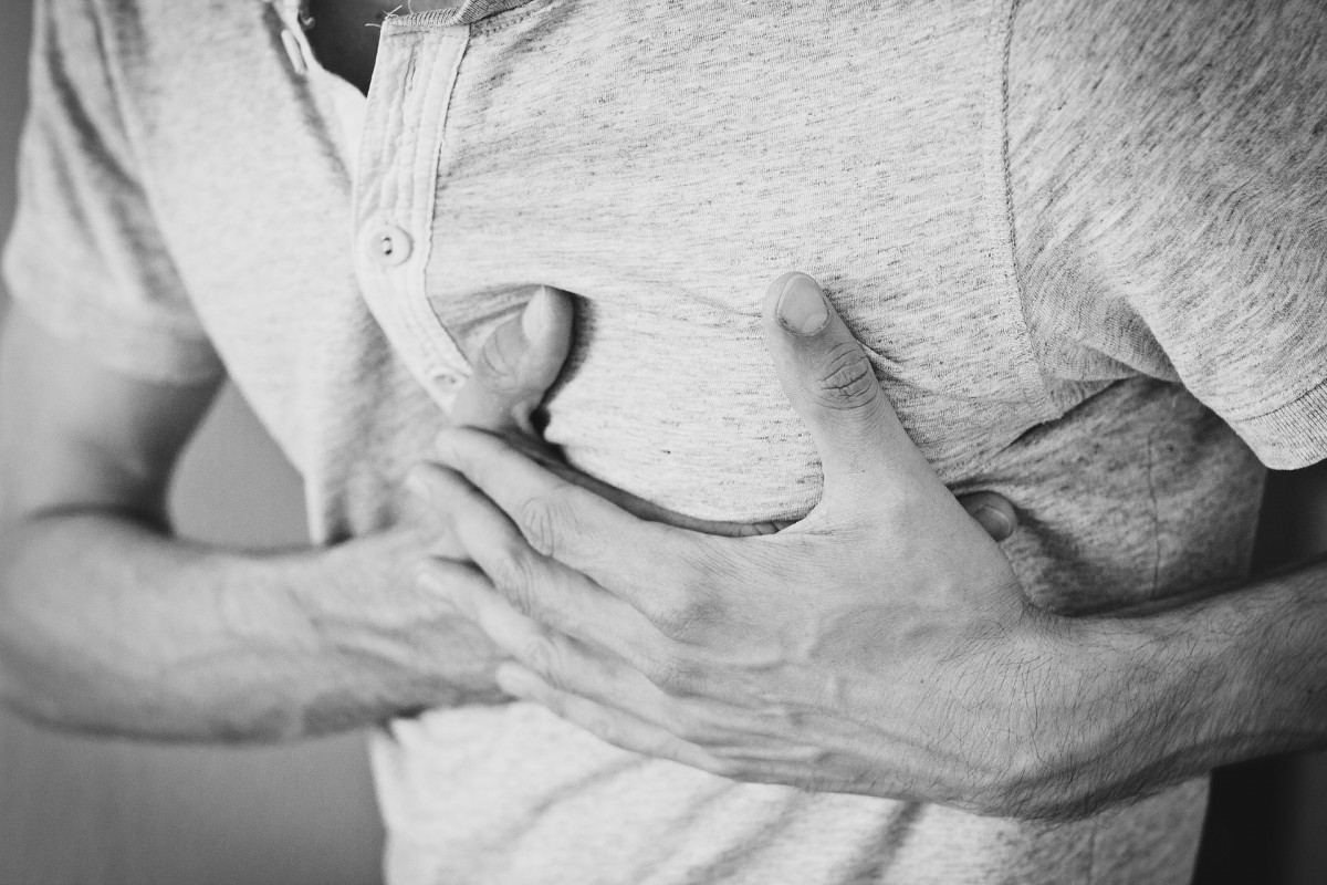 急に胸が痛くなる？ 心臓の不安を食事で解決する５つの方法
