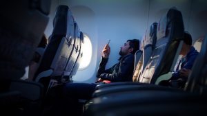 エコノミークラス症候群を防ぐために飛行機内でできる3つのこと