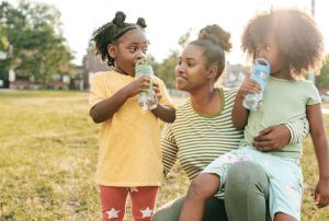 「水分摂取してください」とよく言います。